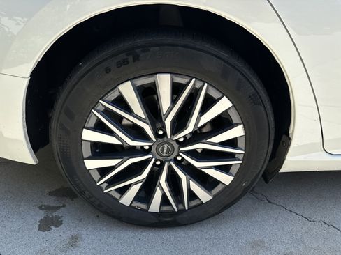 Used 2025 Nissan Altima 2.5 SV FWD image 32