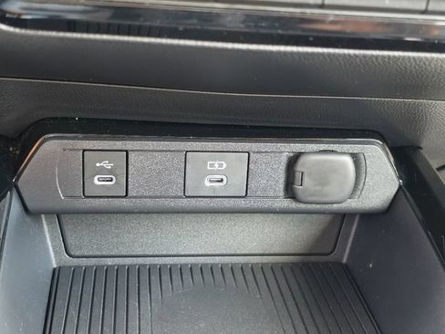 Used 2024 Toyota Prius Prime Premium FWD image 25