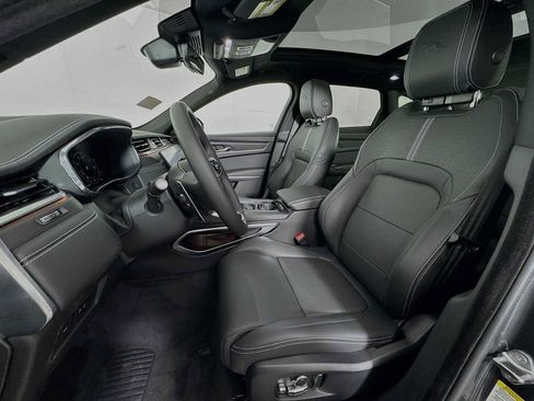 New 2026 Jaguar F-PACE R-Dynamic S image 11