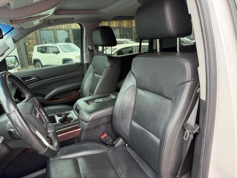 Used 2019 GMC Yukon XL SLT w/ Open Road Package AWD/4WD image 9