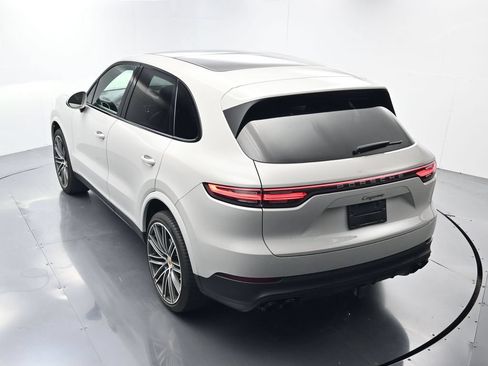 Certified 2023 Porsche Cayenne Platinum Edition AWD/4WD image 35
