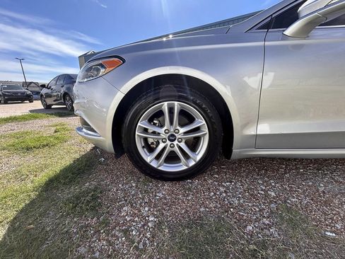 Used 2018 Ford Fusion SE FWD image 13