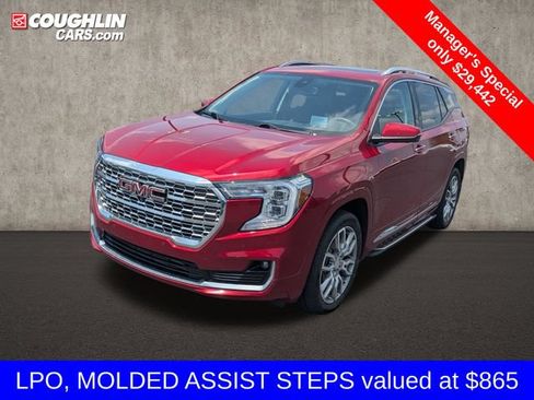 Used 2023 GMC Terrain Denali w/ Denali Premium Package AWD/4WD image 4