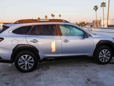 Used 2025 Subaru Outback Premium image 13