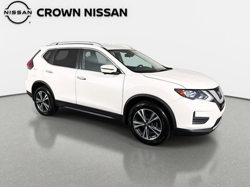 Certified 2019 Nissan Rogue SV w/ Premium Package image 4