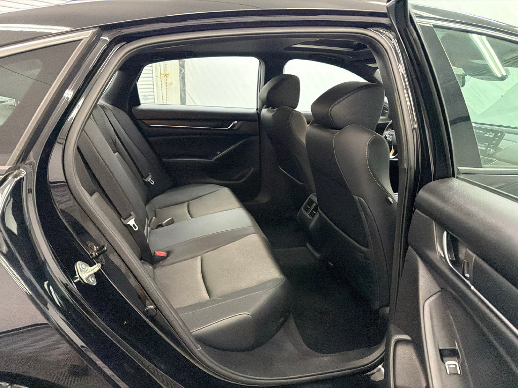 Used 2018 Honda Accord Sport image 16