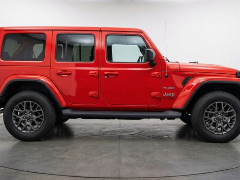Used 2025 Jeep Wrangler Sahara image 11