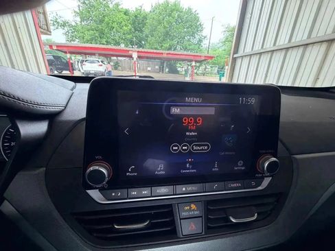 Used 2023 Nissan Altima 2.5 SR FWD image 14
