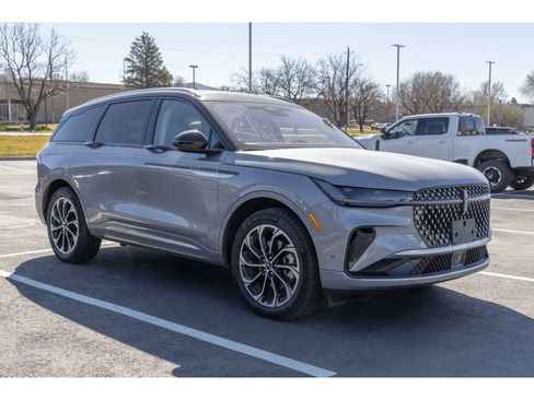 Used 2024 Lincoln Nautilus Reserve image 2