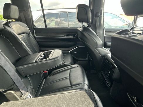 Used 2024 Jeep Wagoneer L Series II w/ Flexible Seating Group RWD image 12