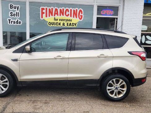 Used 2017 Ford Escape SE w/ SE Leather Comfort Package FWD image 2