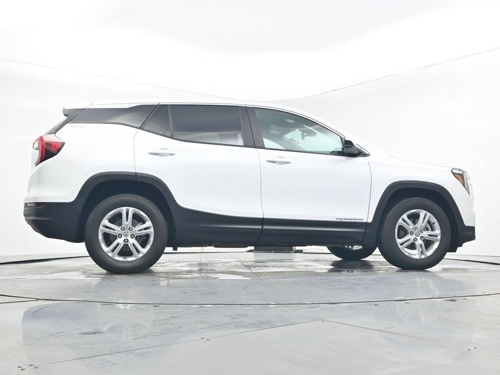 Used 2024 GMC Terrain SLE AWD/4WD image 30