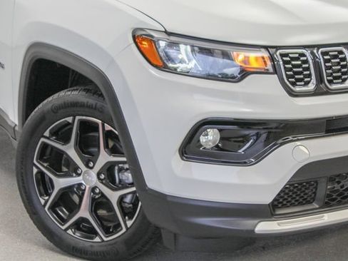 Used 2024 Jeep Compass Limited AWD/4WD image 3
