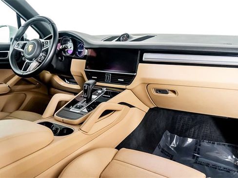 Used 2022 Porsche Cayenne S image 47