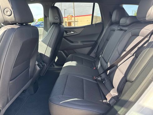 Used 2026 Chevrolet Equinox LT w/ Convenience Package II FWD image 9