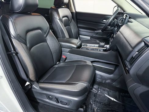 Certified 2025 Nissan Pathfinder SL AWD/4WD image 15