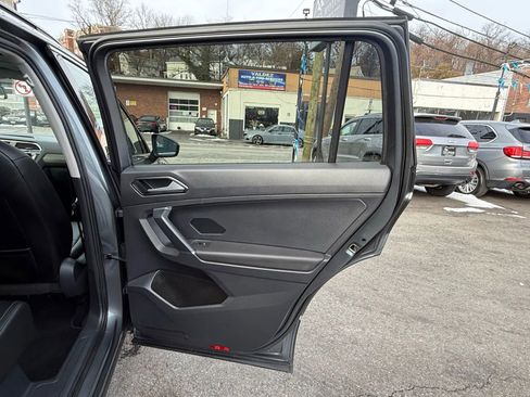 Used 2018 Volkswagen Tiguan SE w/ Panoramic Sunroof Package image 47