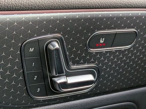 Used 2024 Mercedes-Benz EQB 300 4MATIC image 15