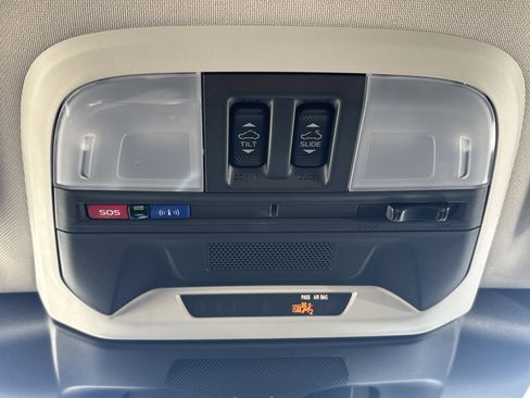 Used 2025 Subaru Crosstrek 2.0i Premium image 27