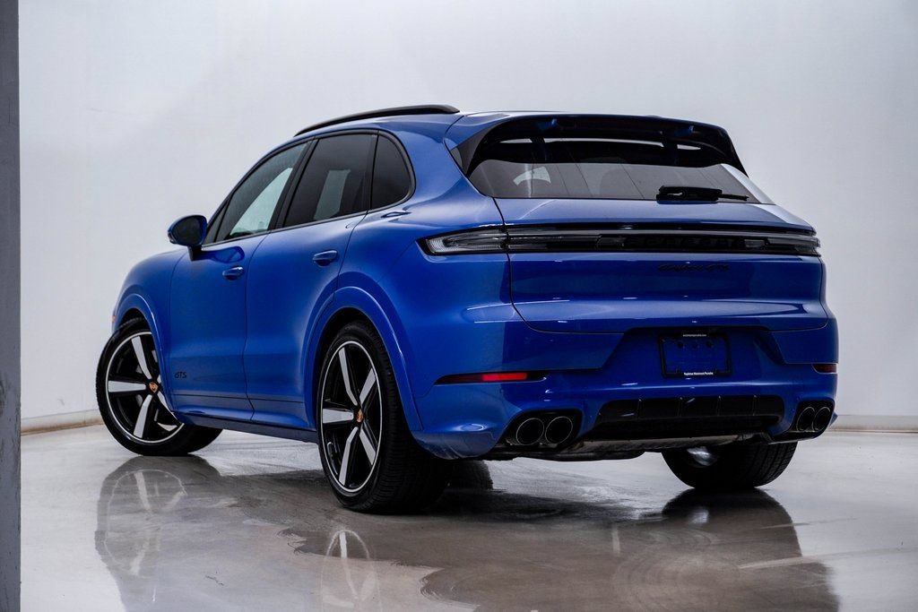 Used 2025 Porsche Cayenne GTS AWD/4WD image 3
