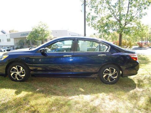 Used 2017 Honda Accord LX image 2