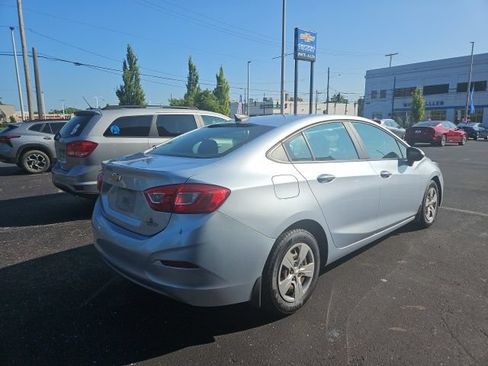 Used 2018 Chevrolet Cruze LS FWD image 3