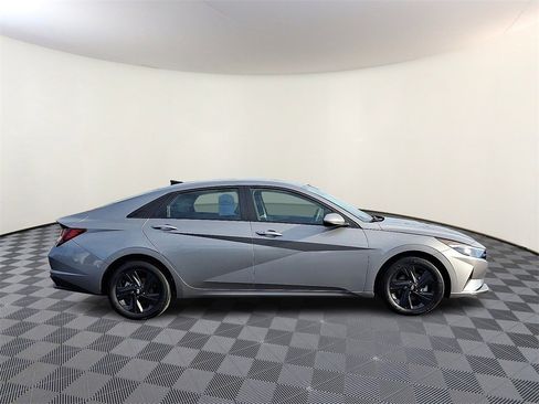 Used 2023 Hyundai Elantra SEL image 10
