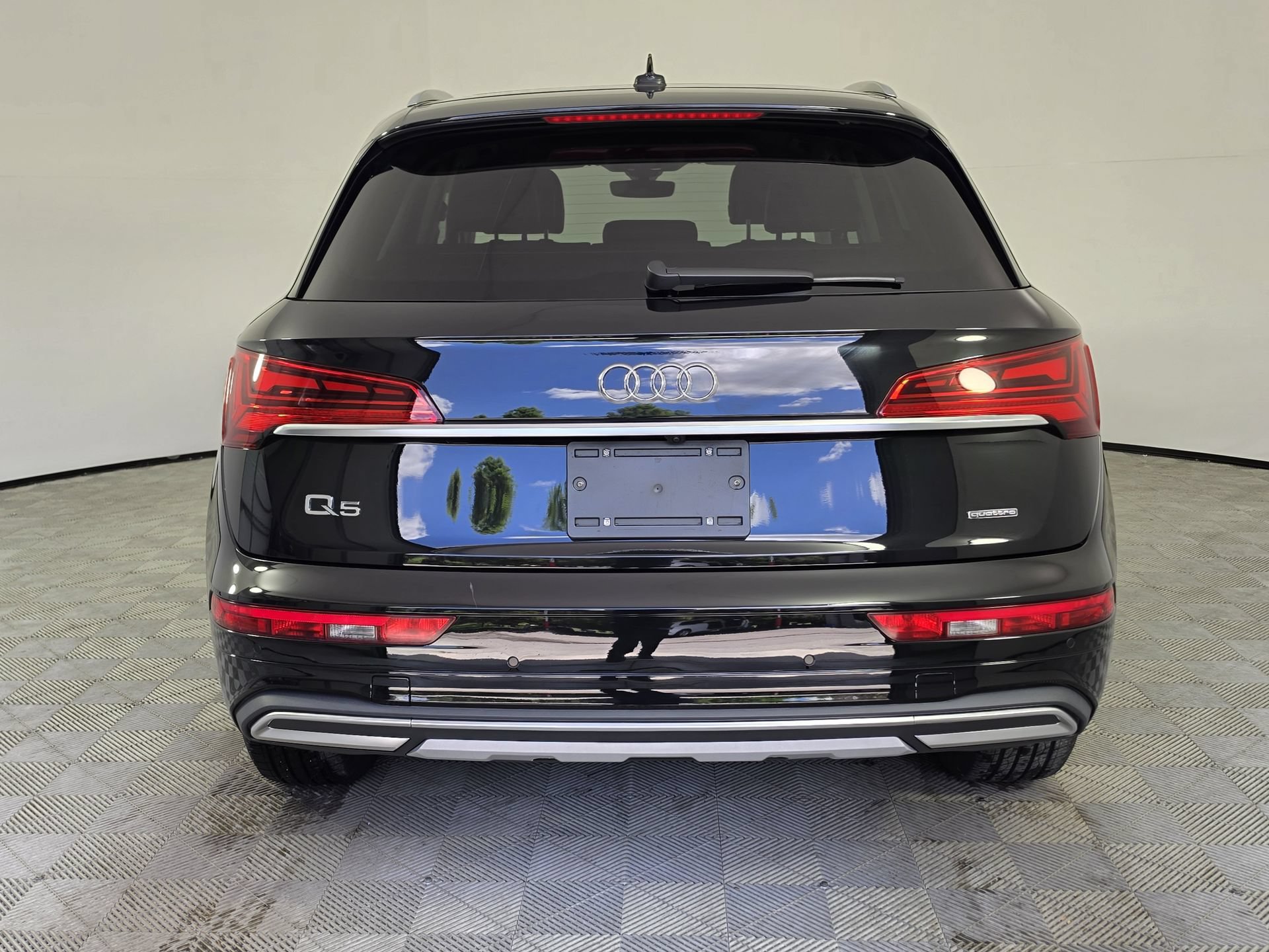Certified 2024 Audi Q5 Premium AWD/4WD image 6