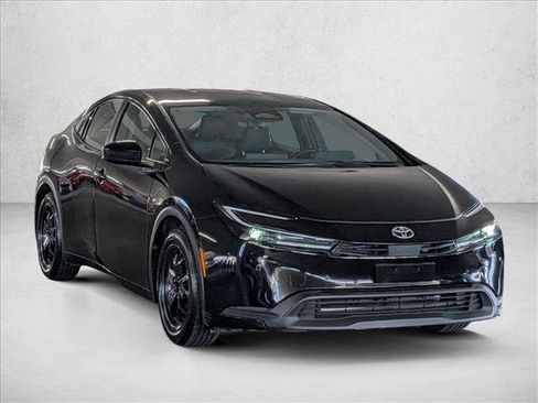 Used 2024 Toyota Prius LE FWD image 3