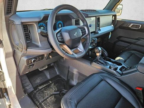 New 2025 Ford Bronco Badlands image 3