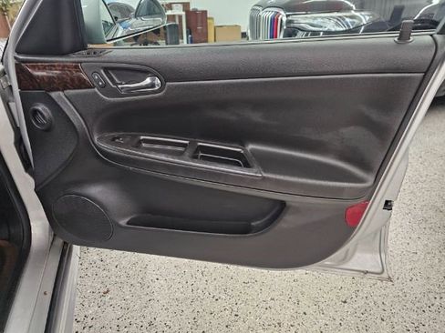 Used 2014 Chevrolet Impala LT w/ LT Sunroof Package image 25