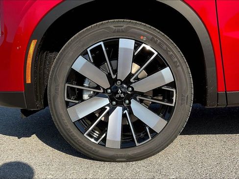 New 2025 Mitsubishi Outlander SE image 10