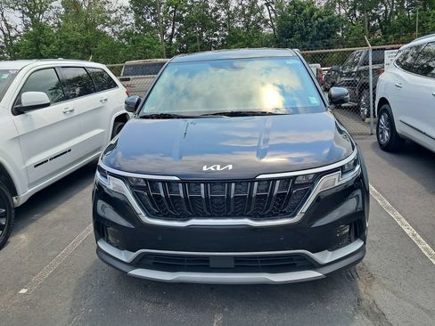 Used 2022 Kia Carnival EX FWD image 5