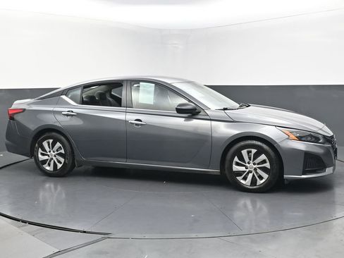 Used 2024 Nissan Altima 2.5 S image 6