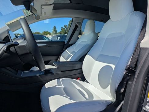Used 2023 Tesla Model Y Performance AWD/4WD image 17