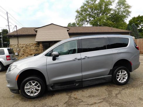 Used 2021 Chrysler Voyager Lxi w/ Cold Weather Group image 12