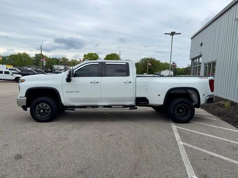 Used 2024 Chevrolet Silverado 3500 LTZ w/ LTZ Convenience Package AWD/4WD image 4