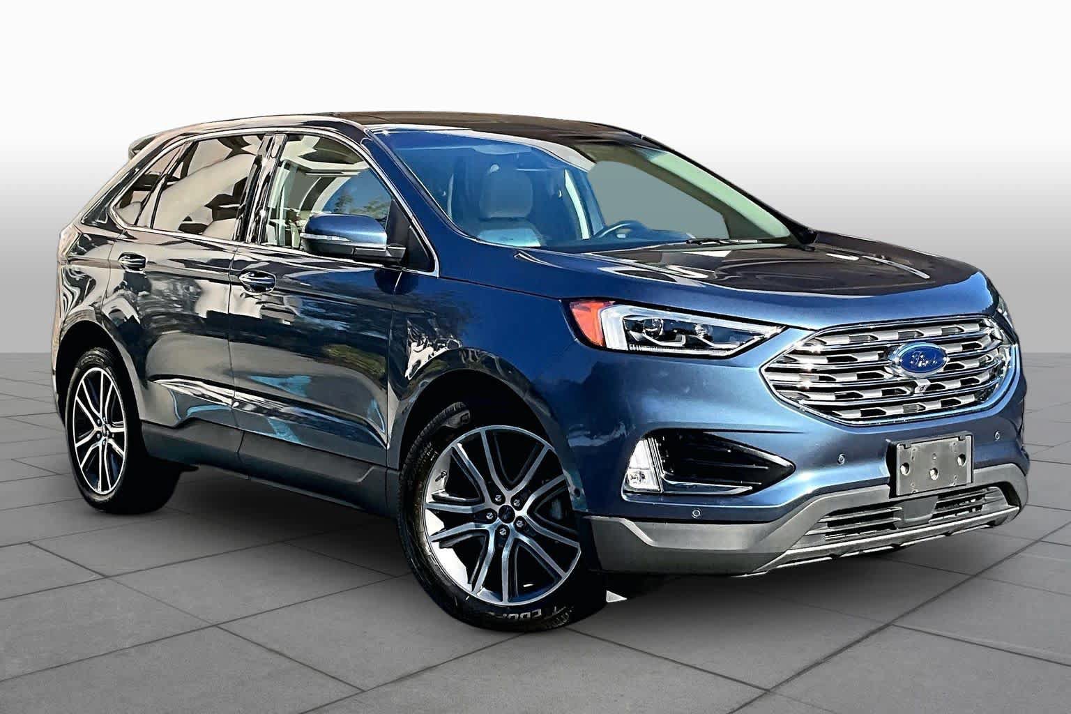 Used 2019 Ford Edge Titanium w/ Equipment Group 301A FWD image 3