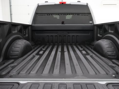 Used 2025 Ford F250 XLT w/ Black Appearance Package AWD/4WD image 32
