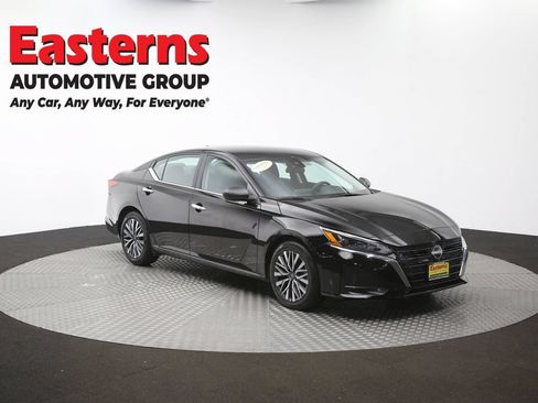 Used 2025 Nissan Altima 2.5 SV FWD image 49