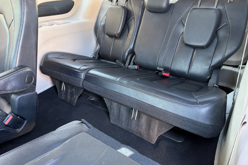 Used 2022 Chrysler Pacifica Touring-L FWD image 21