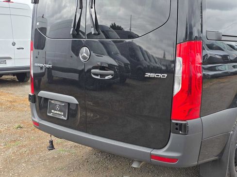 Used 2025 Mercedes-Benz Sprinter 2500 image 18