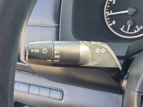 Used 2024 Nissan Pathfinder S image 17