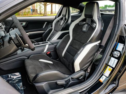 Used 2020 Ford Mustang Shelby GT500 w/ Carbon Fiber Track Pack RWD image 35