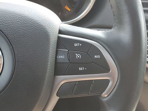 Used 2020 Jeep Grand Cherokee Altitude AWD/4WD image 24