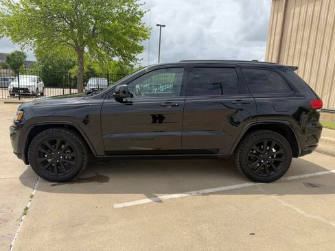 Used 2020 Jeep Grand Cherokee Altitude RWD image 9