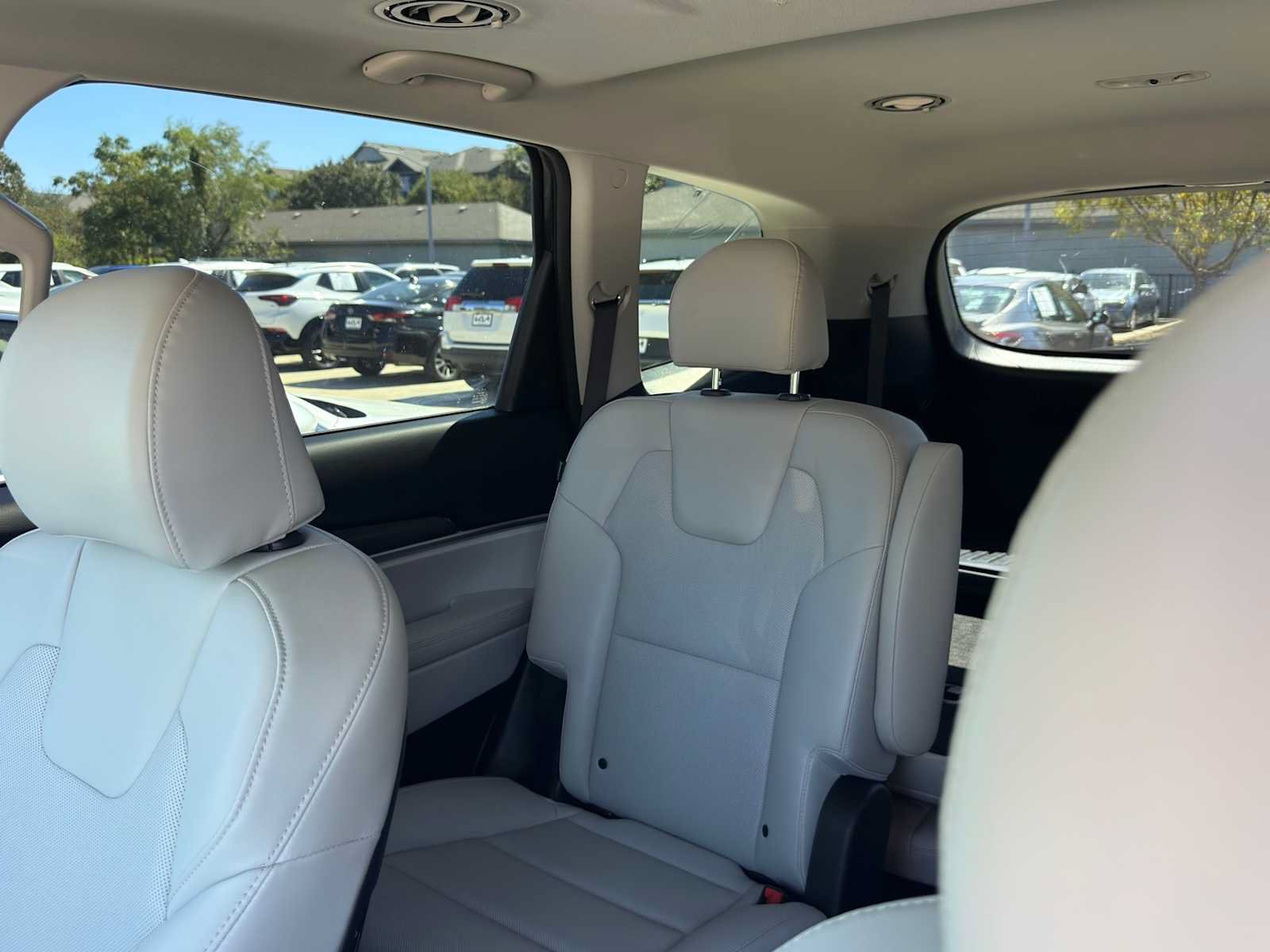 Used 2023 Kia Telluride S w/ S Sunroof Package FWD image 13