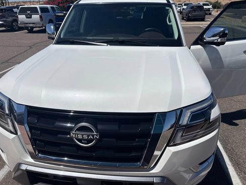 Used 2023 Nissan Armada Platinum w/ Captain's Chairs Package RWD image 2
