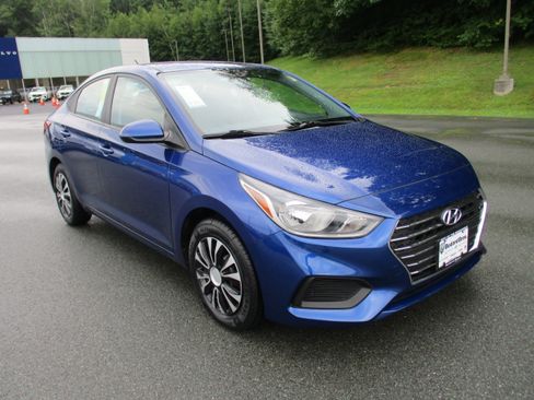 Used 2021 Hyundai Accent SE FWD image 3