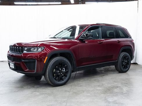 New 2026 Jeep Grand Cherokee Altitude image 3